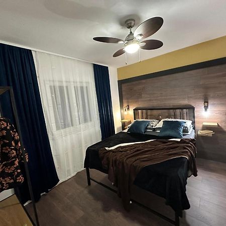 Holiday Home Chester With Heated Pool Kaštela Zewnętrze zdjęcie
