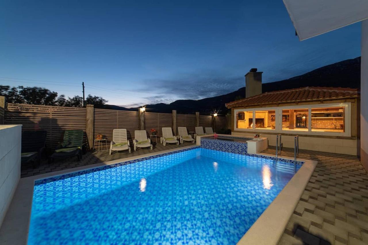Holiday Home Chester With Heated Pool Kaštela Zewnętrze zdjęcie
