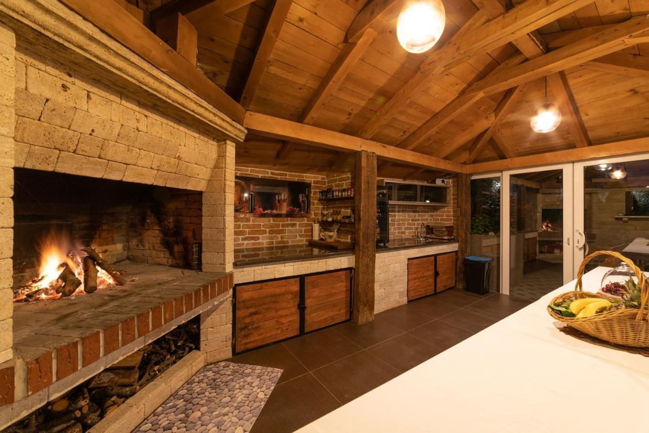 Holiday Home Chester With Heated Pool Kaštela Zewnętrze zdjęcie