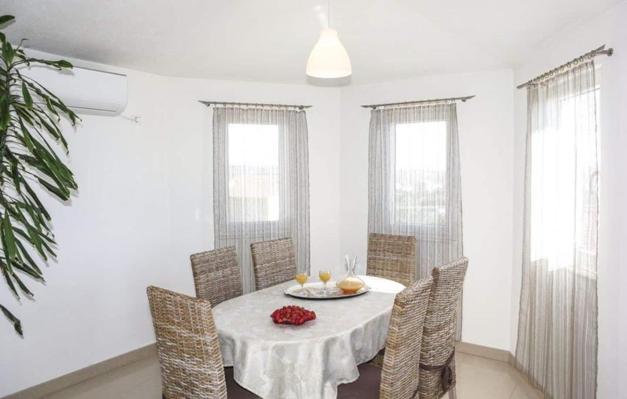 Holiday Home Chester With Heated Pool Kaštela Zewnętrze zdjęcie