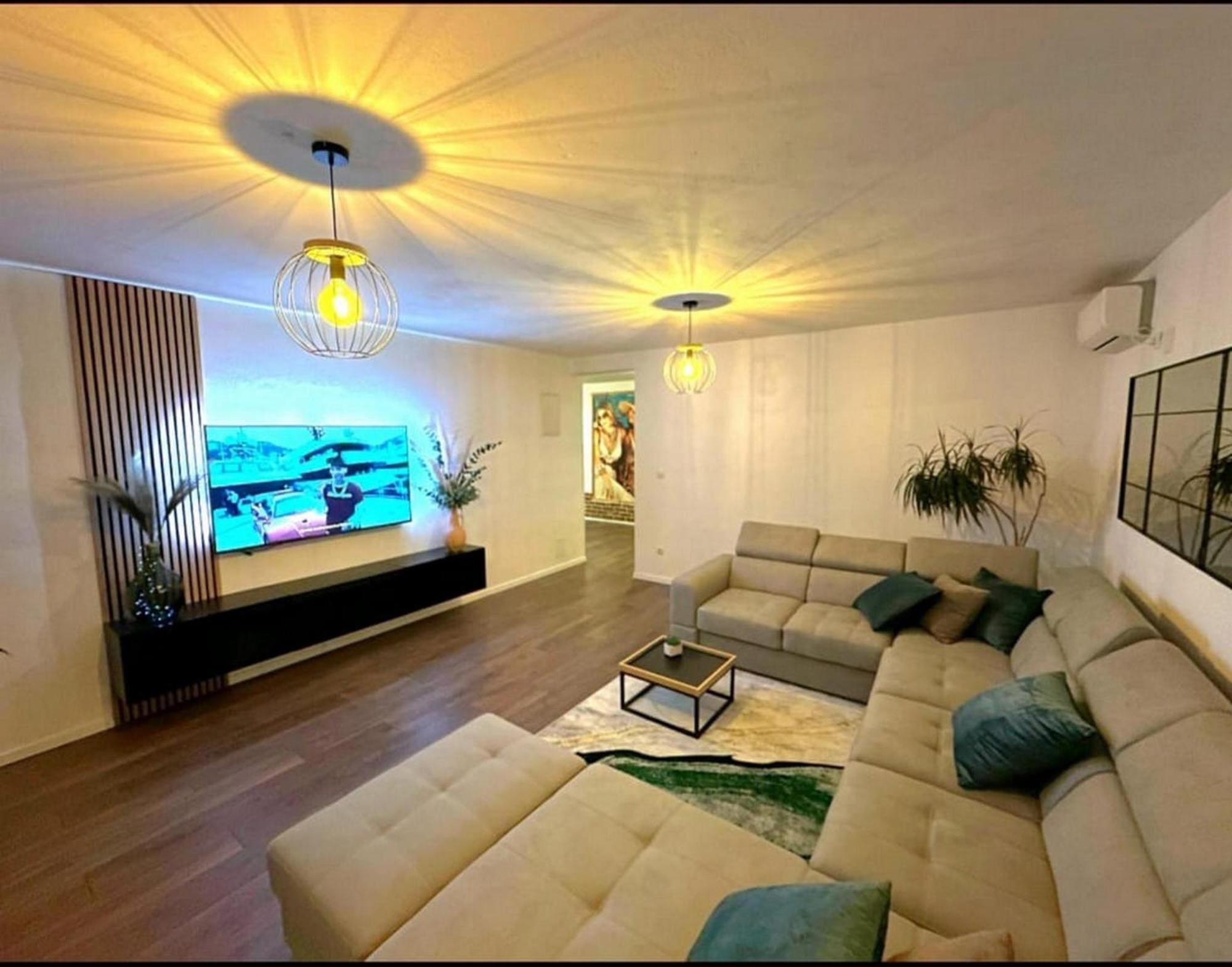 Holiday Home Chester With Heated Pool Kaštela Zewnętrze zdjęcie