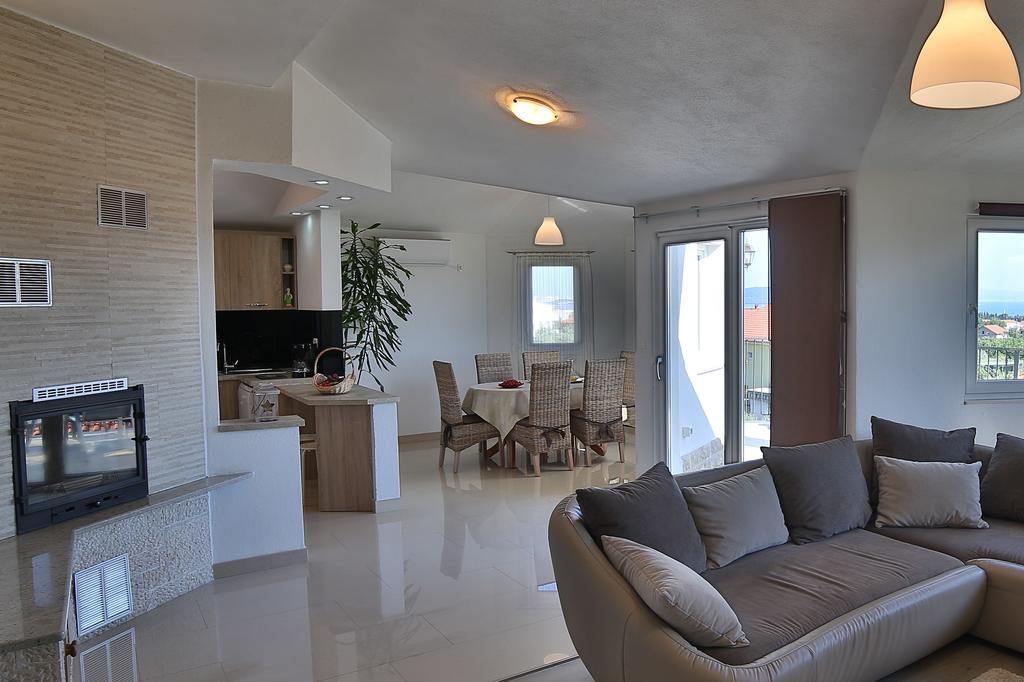Holiday Home Chester With Heated Pool Kaštela Zewnętrze zdjęcie