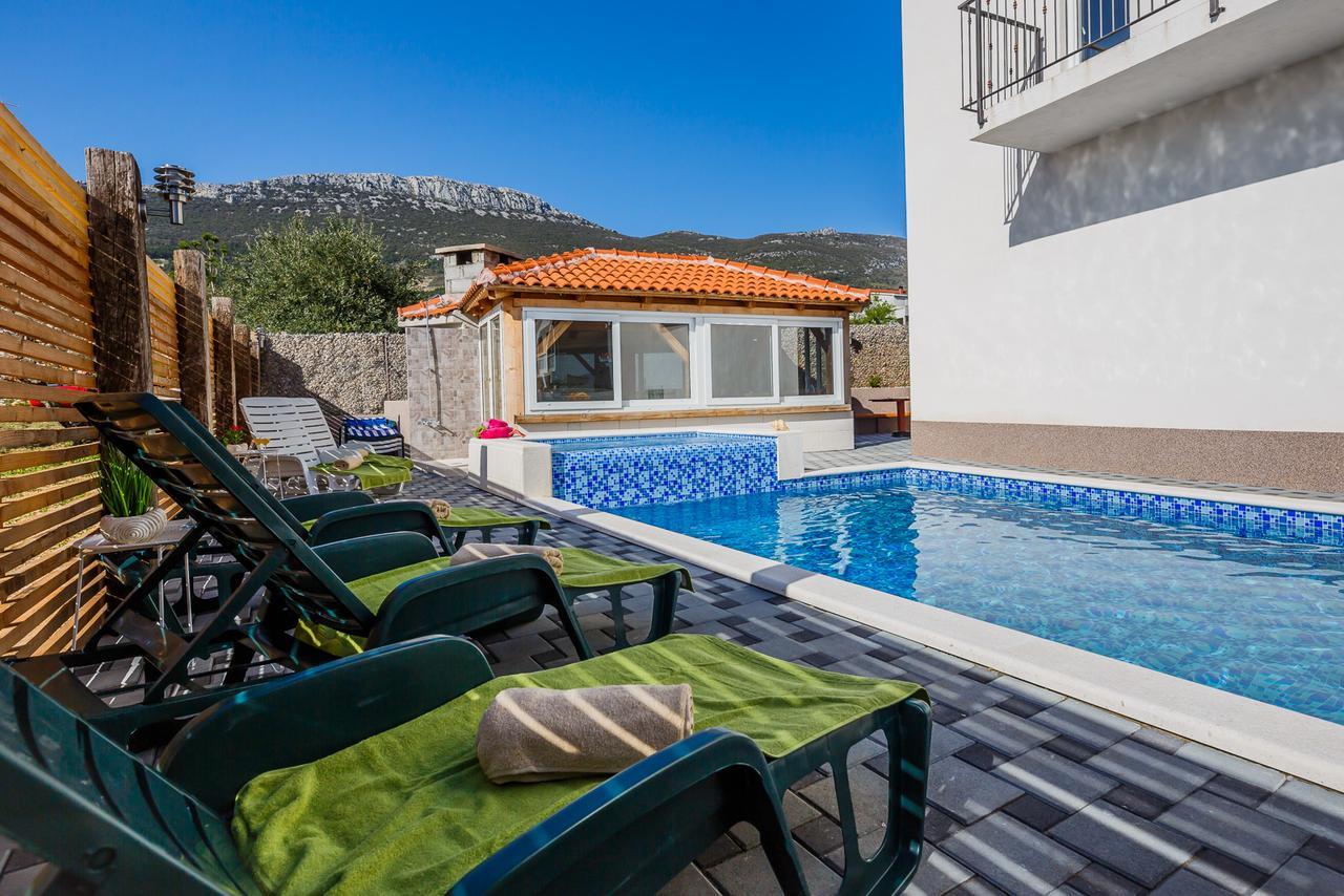 Holiday Home Chester With Heated Pool Kaštela Zewnętrze zdjęcie