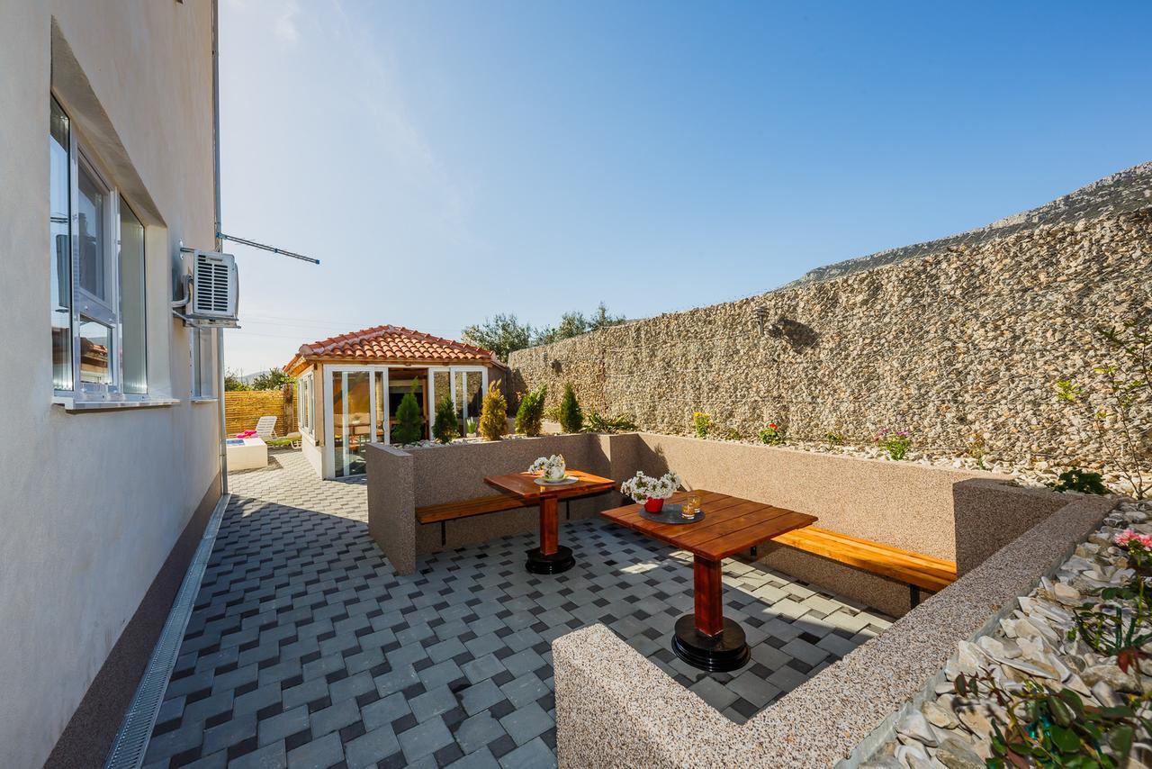 Holiday Home Chester With Heated Pool Kaštela Zewnętrze zdjęcie