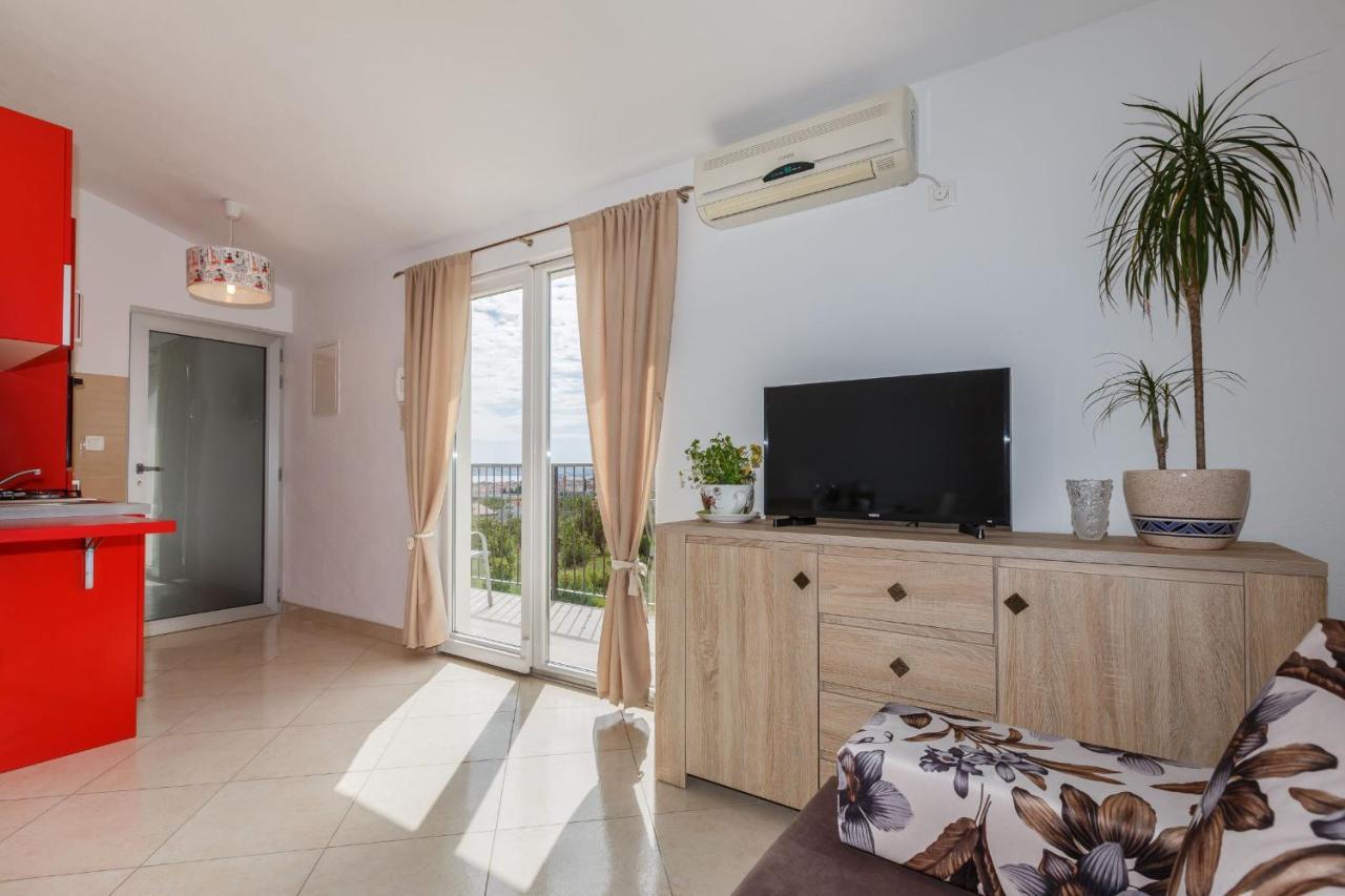 Holiday Home Chester With Heated Pool Kaštela Zewnętrze zdjęcie